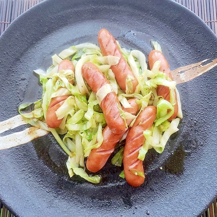 簡単おいしい!ウィンナーとキャベツのポン酢炒め